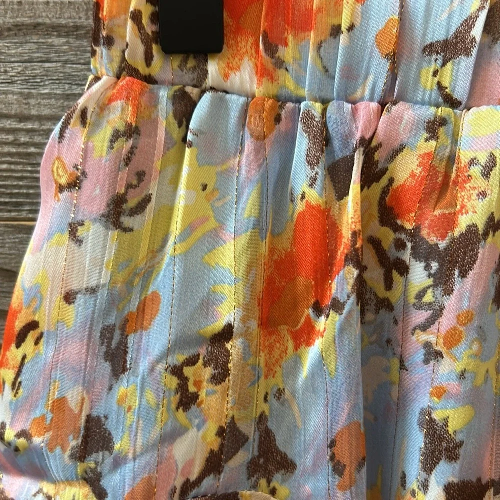 Elliatt Laquat Skirt in Multi Floral NWT Size XS - Picture 2 of 10